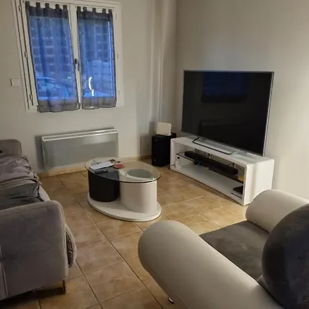 홈스테이 Chambre A Louer Allonnes (Maine-et-Loire)